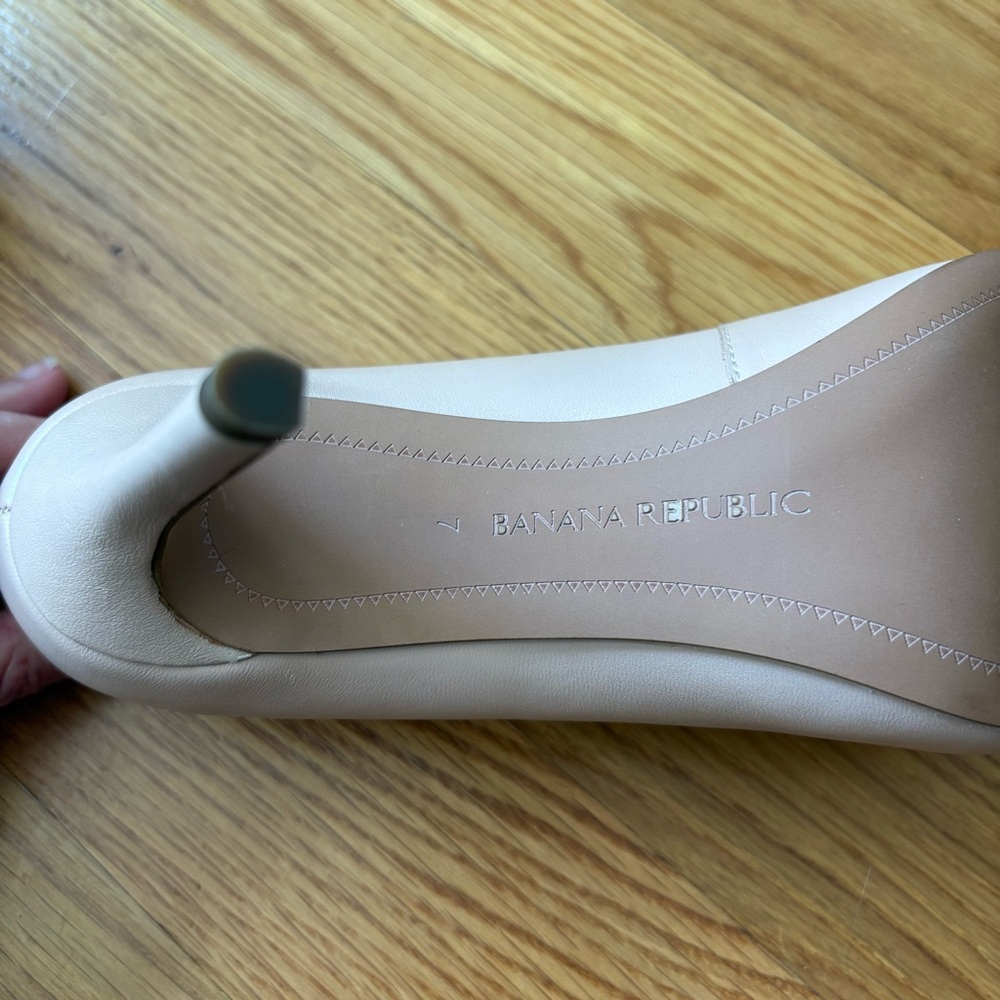 Banana Republic Cream Colored Women's High Heels size 7 - Picture 6 of 6